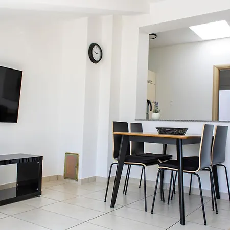 Beachfront Apartament *