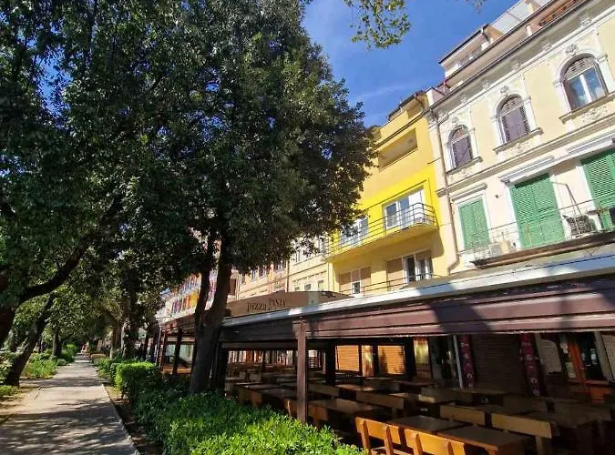 Beachfront Apartman *